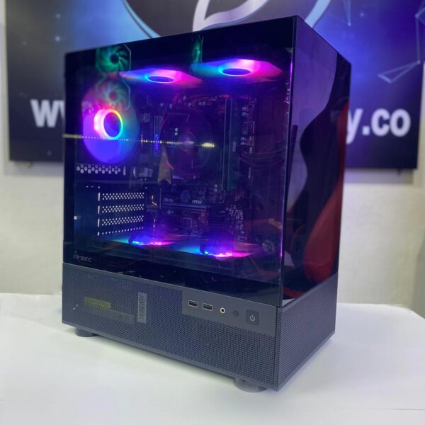 PC RYZEN 3 2200G MEMORIA RAM 16GB DISCO SATA 256GB FUENTE DE 550W CAJA ANTEC USADO