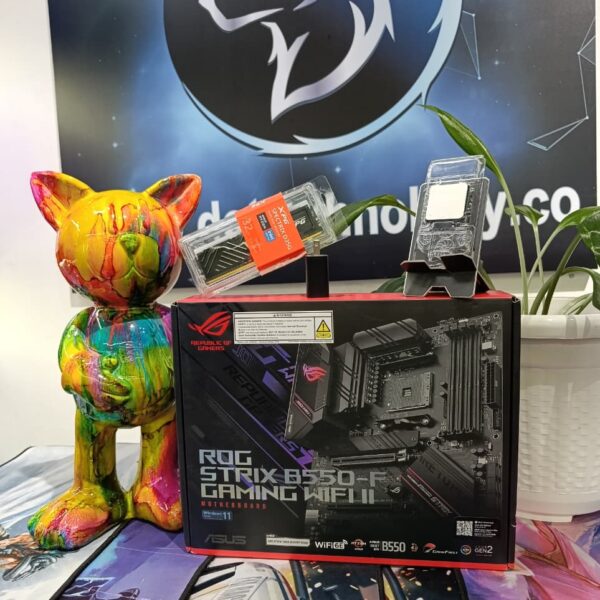 COMBO DE BOARD B550-F STRIX + RYZEN 5700X + 32GB RAM D35G 3200MHZ RGB